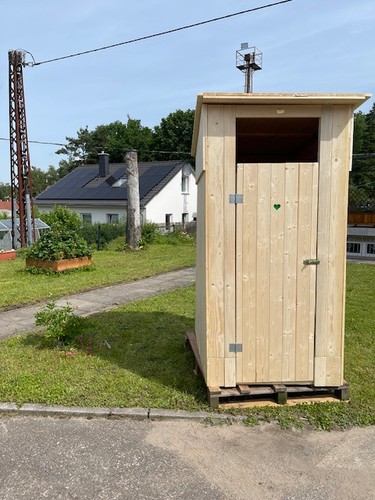 Gartentoilette für große